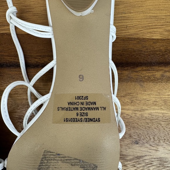New Womens Steve Madden Sydnee Strappy Pull On White Heeled Sandals Size 6 M - Picture 8 of 8
